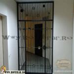 Grilaj metalic usa pret (6)